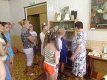 Экскурсия в литературном зале (2)