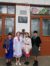 Возложение цветов к мемориальной доске  Селина А.В.