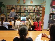 Большепаратская библиотека