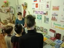 Большепаратская библиотека